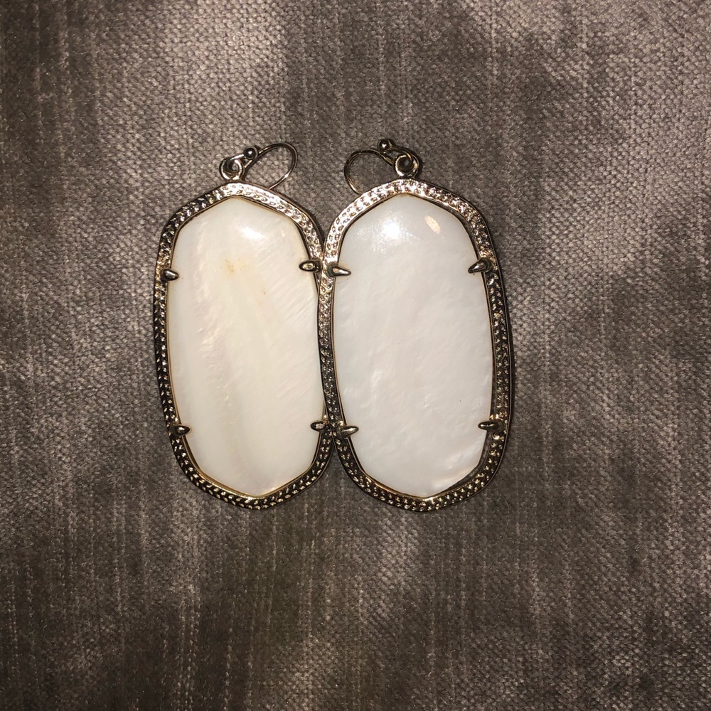 Pearl Kendra Scott earrings
